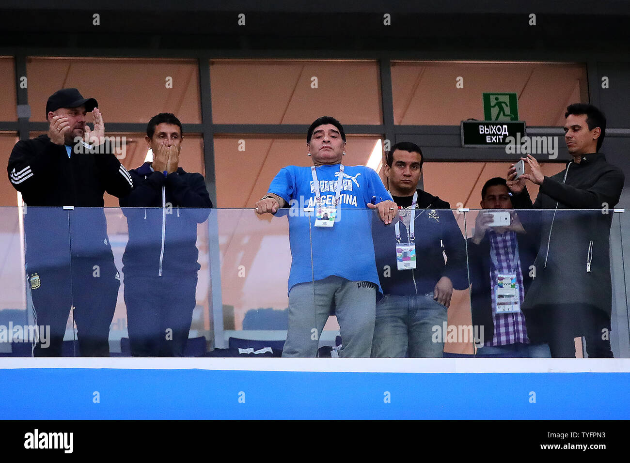 Diego Maradona sieht während der 2018 FIFA World Cup Gruppe D Match im Stadion in Nischni Nowgorod Nischni Nowgorod, Russland am 21. Juni 2018. Foto von Chris Brunskill/UPI Stockfoto