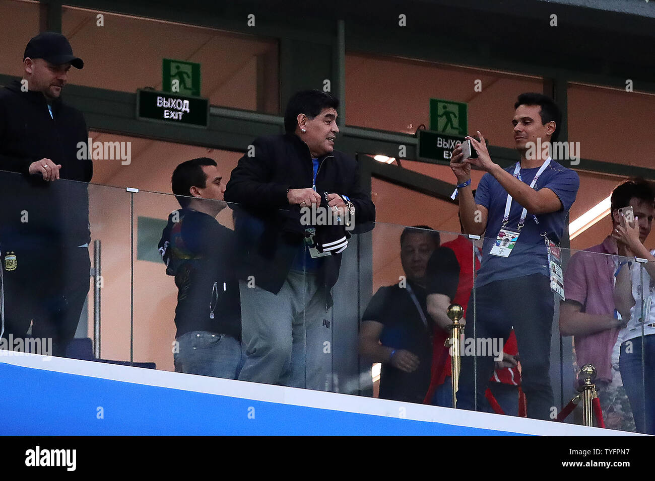 Diego Maradona sieht während der 2018 FIFA World Cup Gruppe D Match im Stadion in Nischni Nowgorod Nischni Nowgorod, Russland am 21. Juni 2018. Foto von Chris Brunskill/UPI Stockfoto