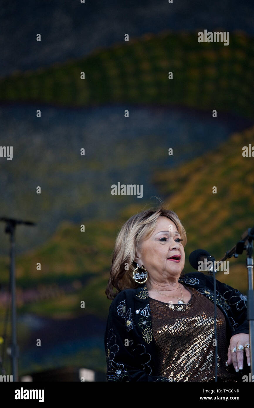 Rhythm and Blues Sänger, Etta James, öffnet ihr Set im New Orleans Jazz & Heritage Festival am 26. April 2009. Die 10-tägige Festival von Shell gesponsert zieht 400.000 Menschen jährlich. (UPI Foto/Bevil Knapp) Stockfoto