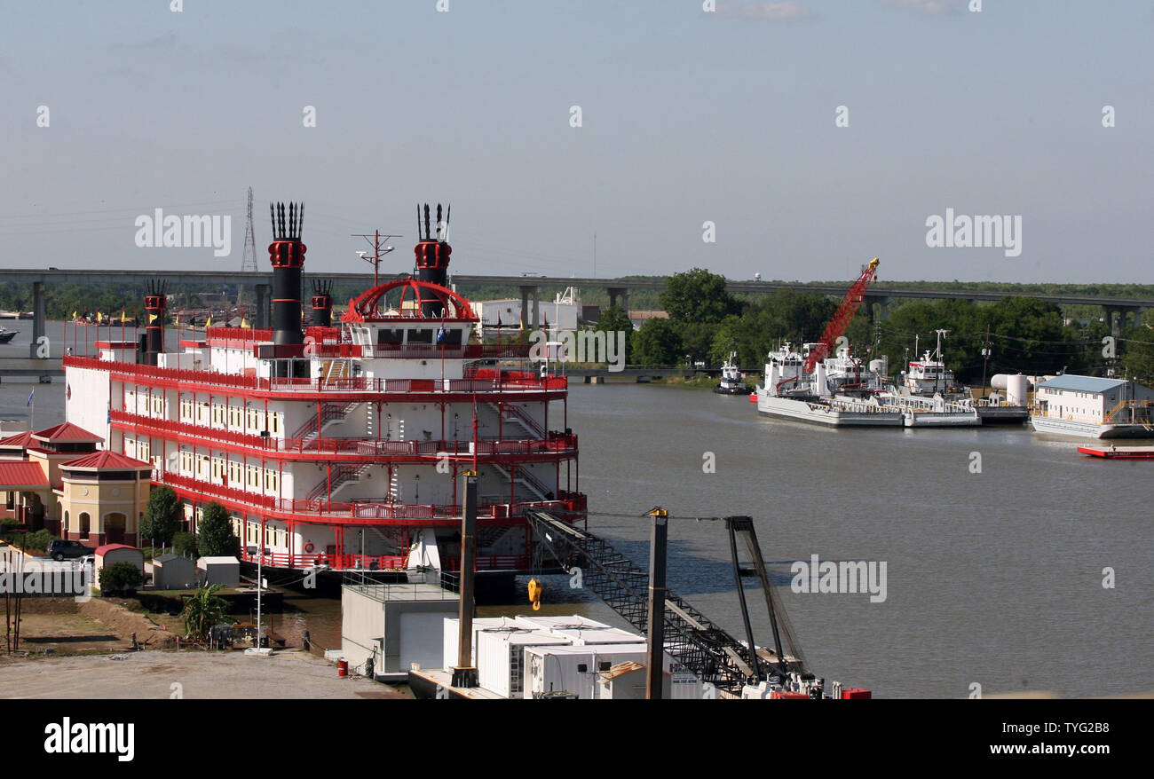 Die spielenden Boot Amelia Belle ist auf Bayou Boeuf in Amelia, Louisiana, 14. Mai 2011. Die Bucht ist mit Überlauf und Hochwasser in der Nähe Bereichen erwartet, nachdem die AMERIKANISCHE Armee Korps der Ingenieure die Morganza Floodway geöffnet Wasser aus dem kampagnenthema Mississippi River entfernt von flussabwärts Städte einschließlich Baton Rouge und New Orleans zu lenken. UPI/A.J. Sisco. Stockfoto