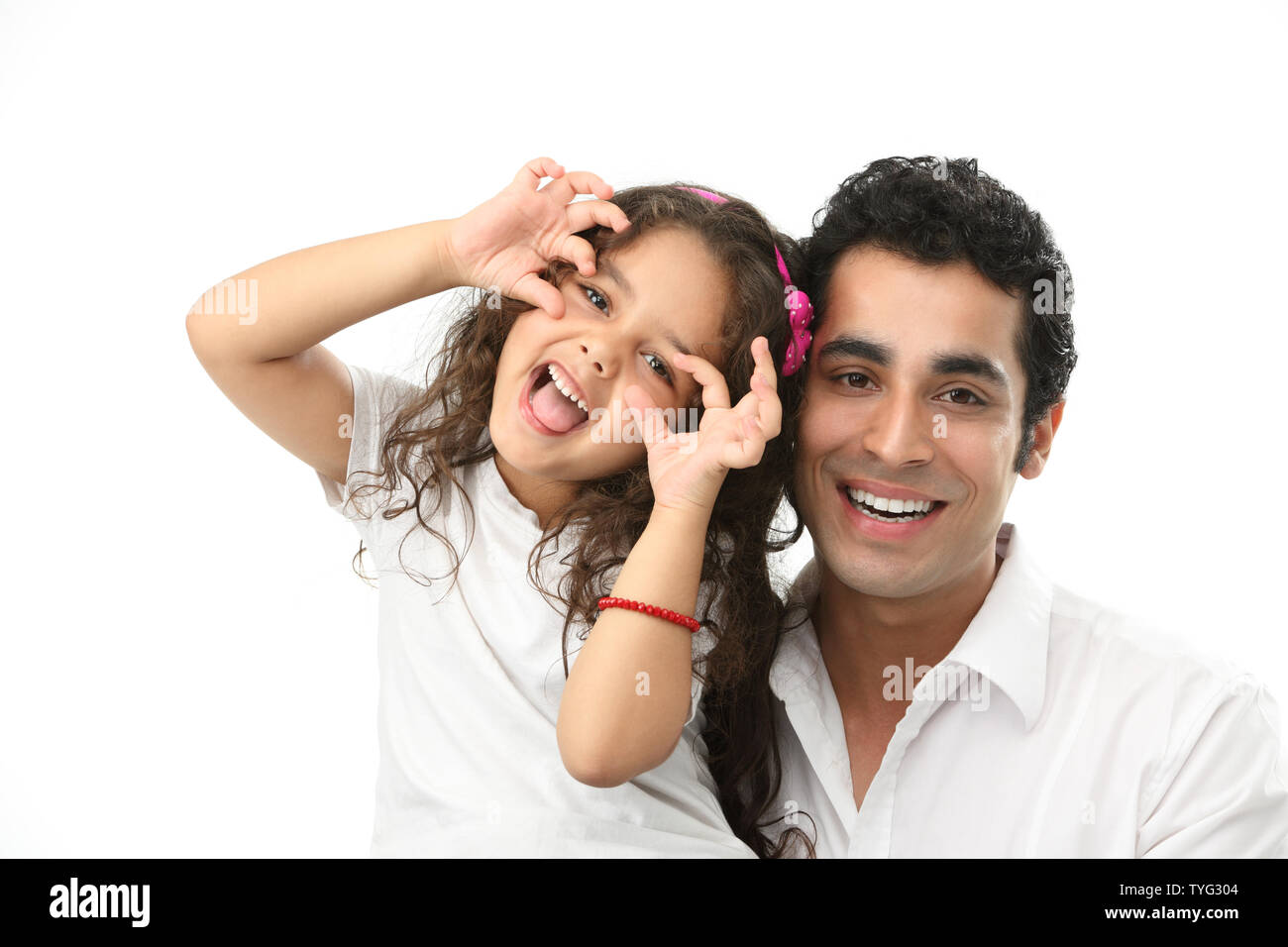 Porträt eines Mädchens mit ihrem Vater lächelnd Stockfoto