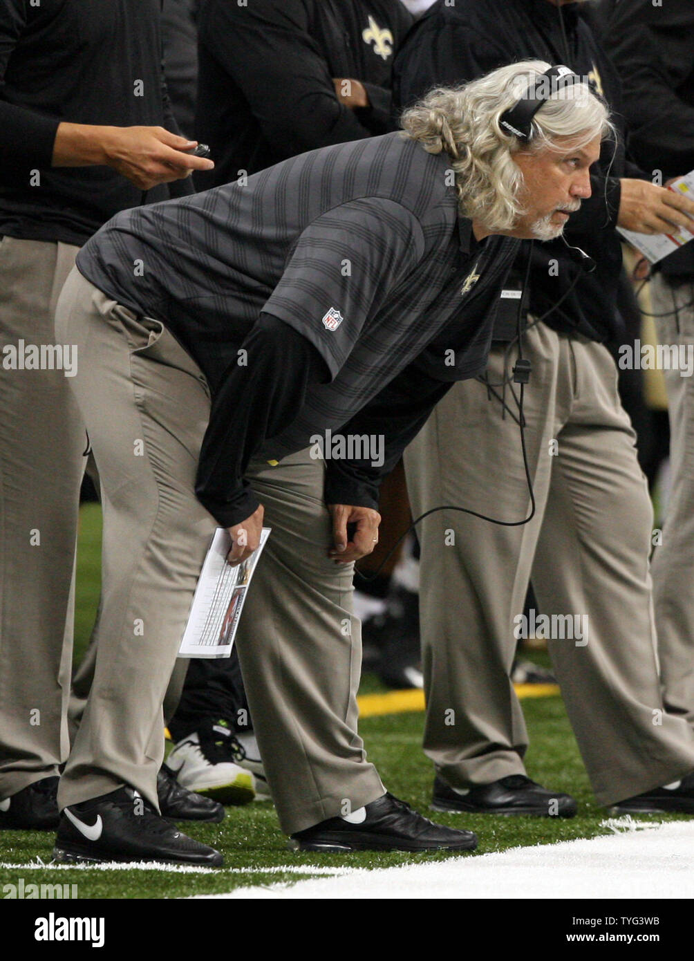 New Orleans Saints defensive Coordinator Rob Ryan Uhren die Aktion zwischen dem Heiligen und dem Tennessee Titans von der Seitenlinie aus der Mercedes-Benz Superdome in New Orleans am 15. August 2014. UPI/A.J. Sisco Stockfoto