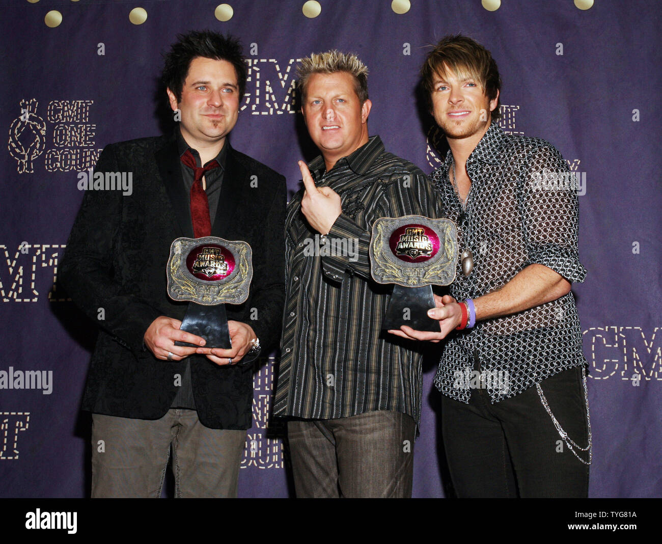 Rascal Flatts kommt in der Presse an den 2008 CMT-Awards an die Kandare ...