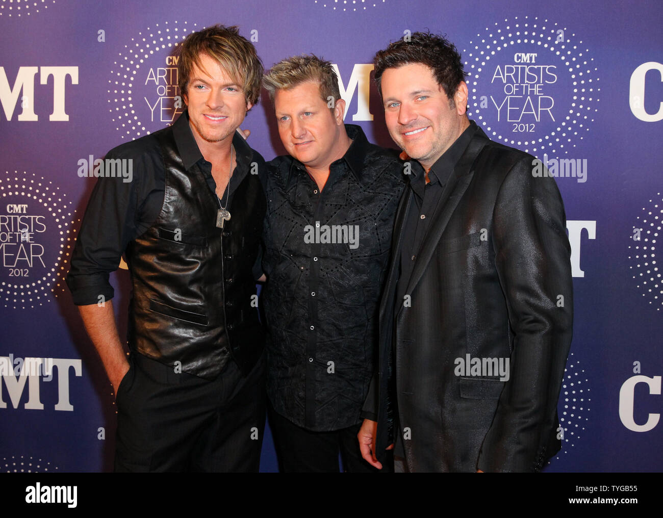 Rascal Flatts Spaziergänge auf dem roten Teppich auf der CMT 2012 Künstler des Jahres Auszeichnungen in Franklin, Tennessee am 3. Dezember 2012. UPI/Terry Wyatt Stockfoto