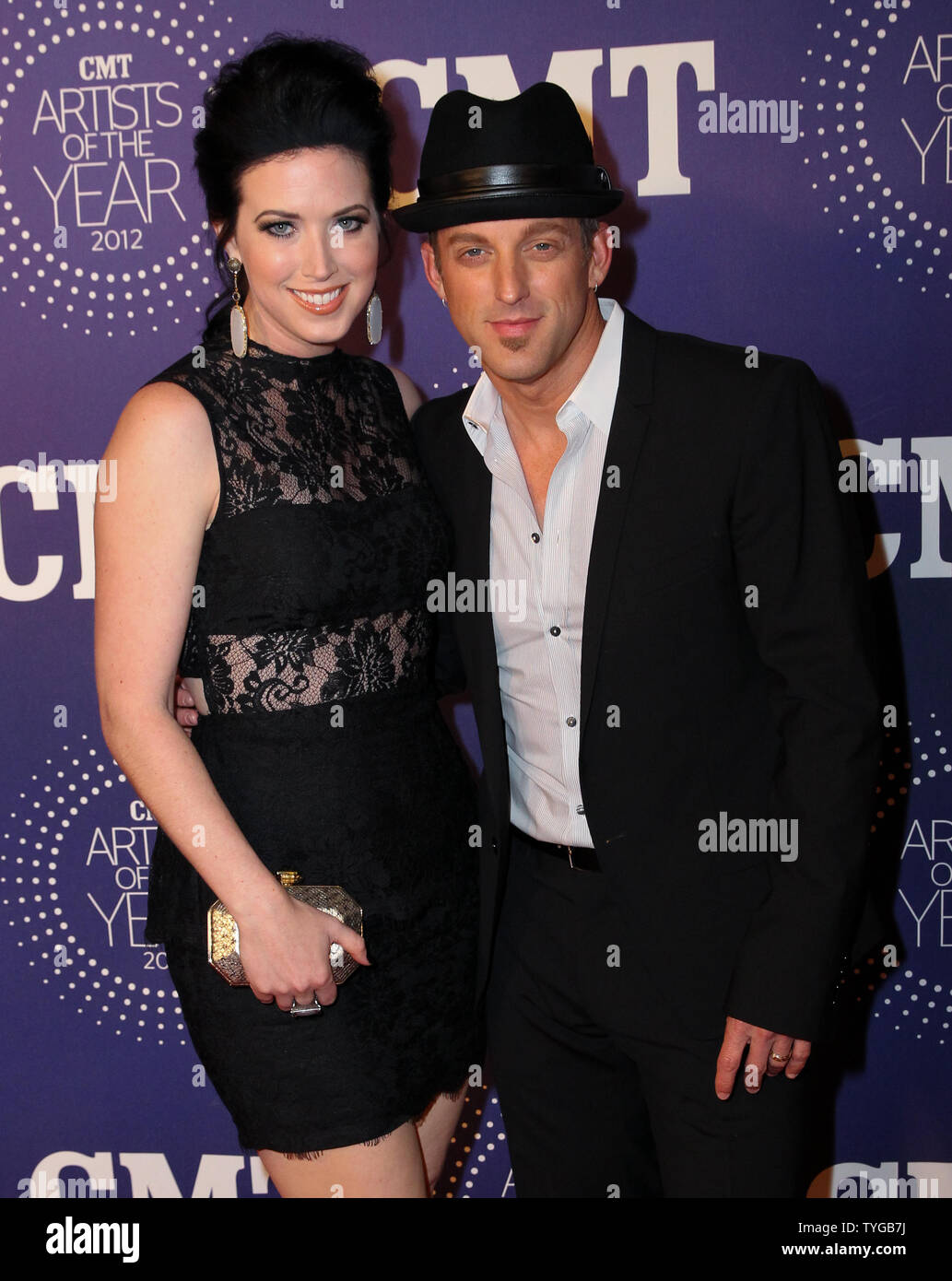 Thompson Square Spaziergänge auf dem roten Teppich auf der CMT 2012 Künstler des Jahres Auszeichnungen in Franklin, Tennessee am 3. Dezember 2012. UPI/Terry Wyatt Stockfoto