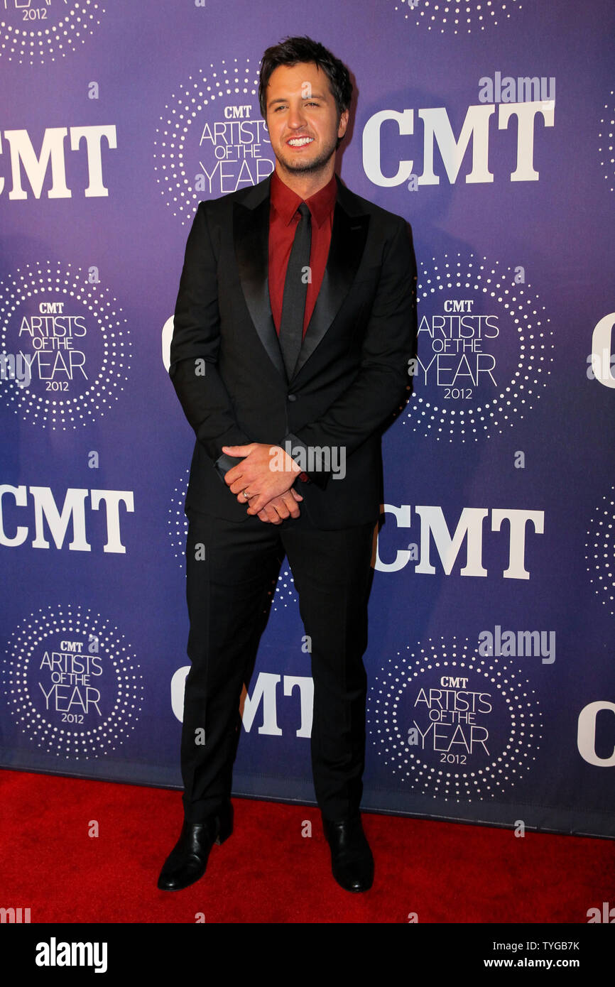 Luke Bryan Spaziergänge auf dem roten Teppich auf der CMT 2012 Künstler des Jahres Auszeichnungen in Franklin, Tennessee am 3. Dezember 2012. UPI/Terry Wyatt Stockfoto