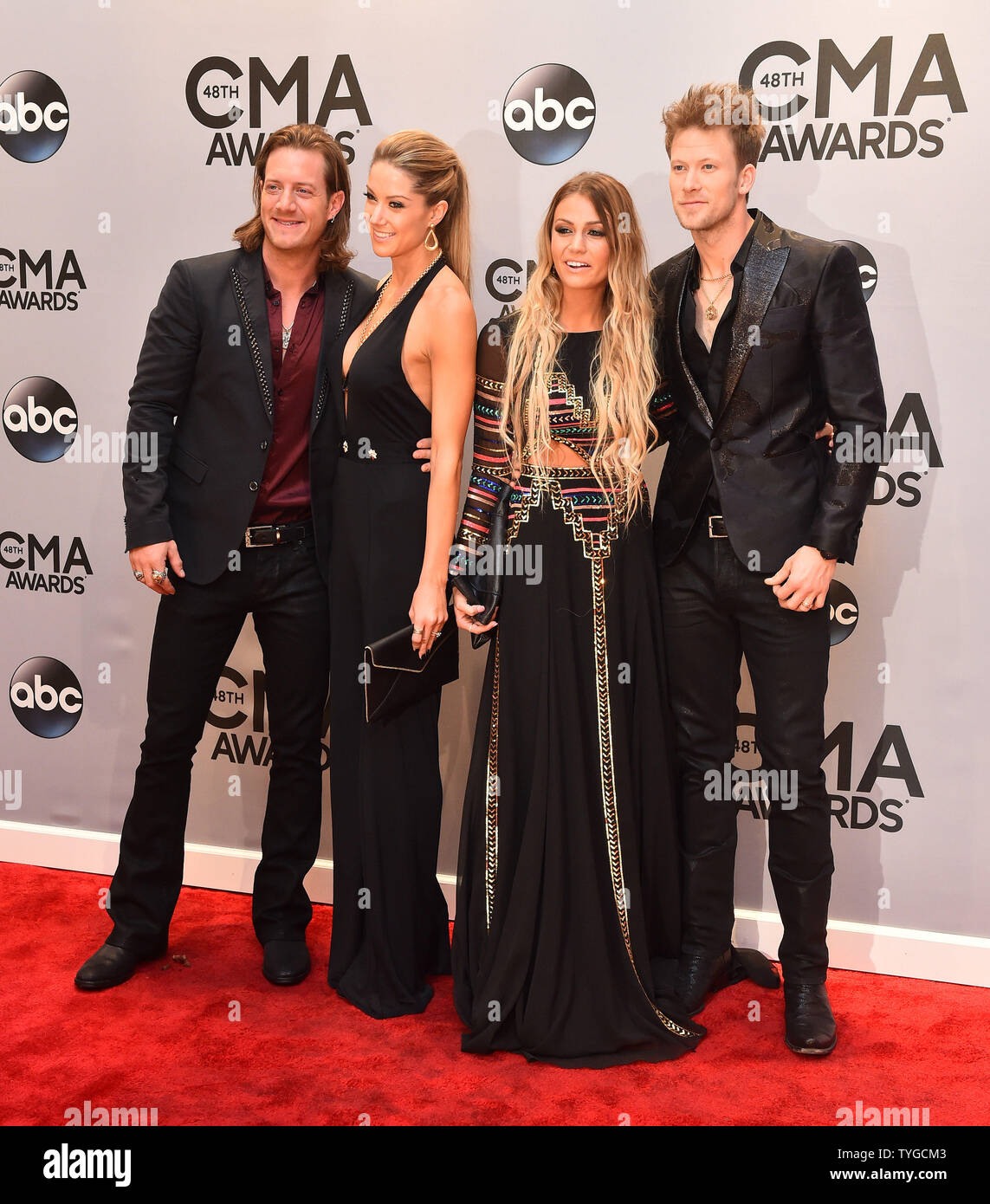 Florida Georgia Linie und ihre Ankunft auf dem roten Teppich für die 48. jährlichen Country Music Awards bei Bridgestone Arena in Nashville am 5. November 2014. UPI/Kevin Dietsch Stockfoto
