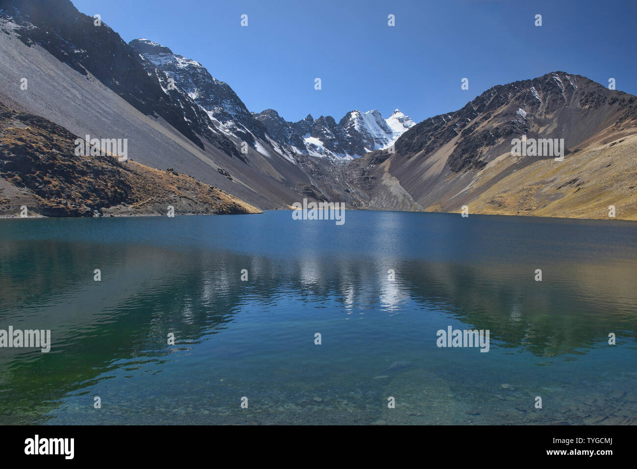 Anzeigen von Cabeza del Condor und Laguna Juri Khota auf die Cordillera Real Traverse, Bolivien Stockfoto