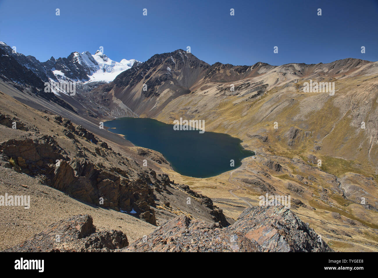 Anzeigen von Cabeza del Condor und Laguna Juri Khota auf die Cordillera Real Traverse, Bolivien Stockfoto