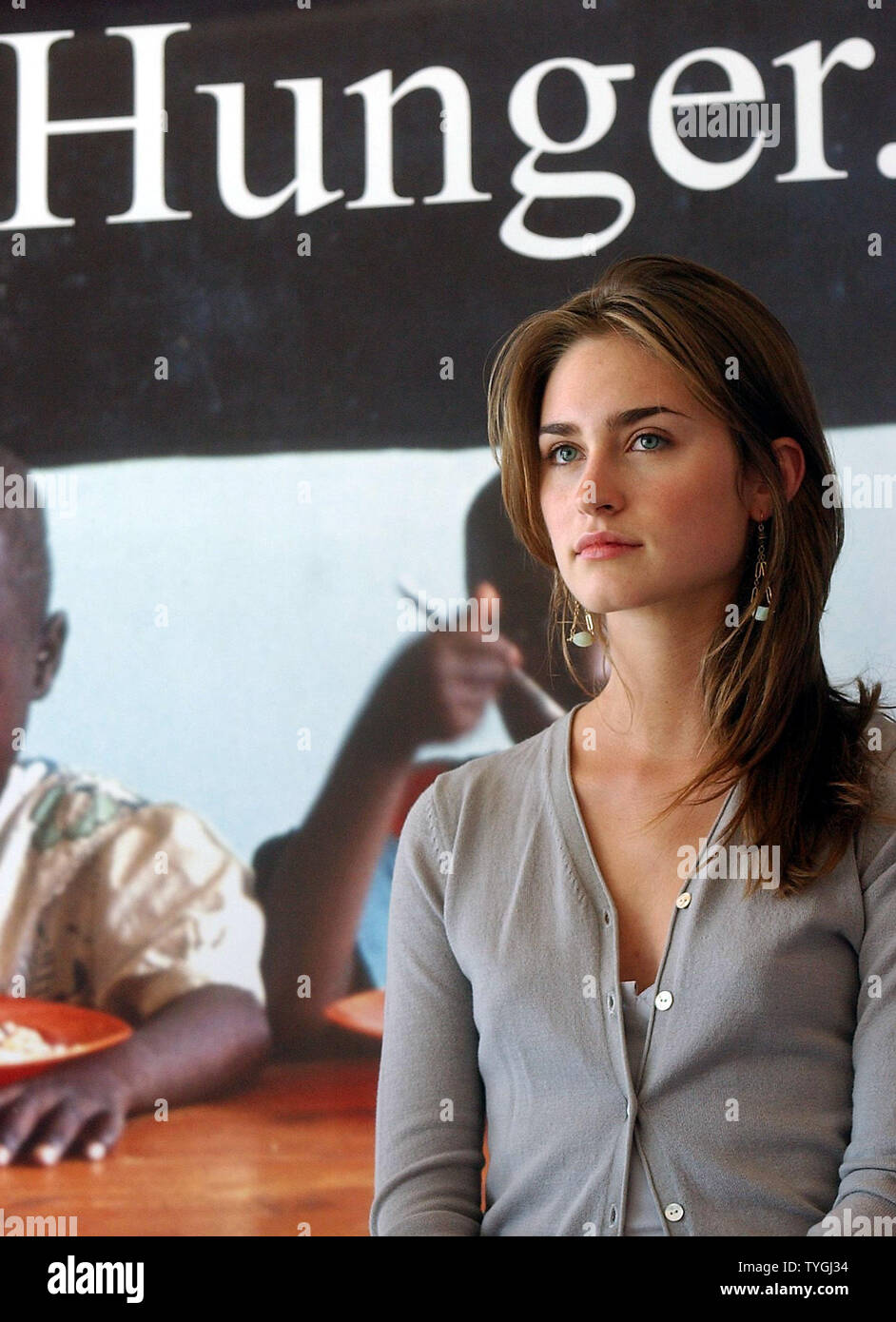 Präsident Bush Nichte 19 Jahre alte Modell Lauren Bush an die Medien am 20. April 2004 spricht nach Ehrenamtliche Sprecher für den weltweiten Hunger Kampagne durch das Welternährungsprogramm der Vereinten Nationen genannt werden. (UPI/Ezio Petersen) Stockfoto