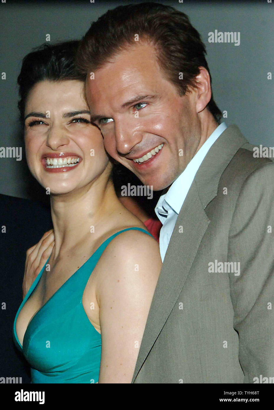 Schauspieler Ralph Fiennes und Rachel Weisz pose Am 8. August 2005 in