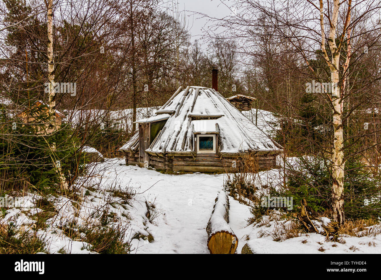 Eine samische Holzhaus im Freilichtmuseum Skansen, Stockholm, Schweden. Januar 2019. Stockfoto