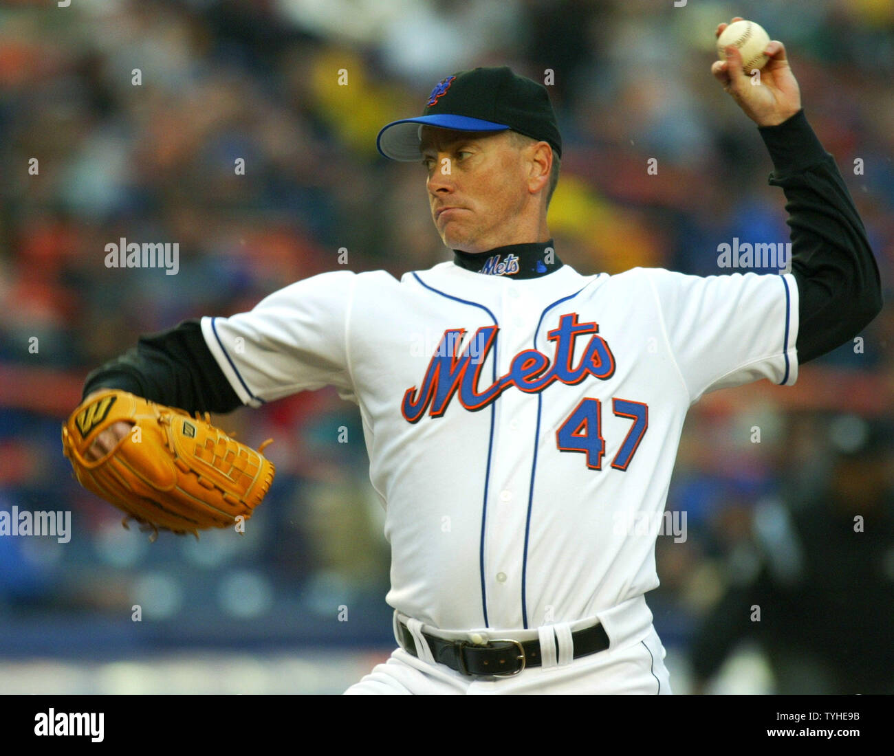 Tom Glavin ist der Krug für die New York Mets, die an der Washington Nationals während der Mets' home öffnung Spiel auf das Shea Stadium in New York City am 3. April 2006 statt. (UPI Foto/Monika Graff) Stockfoto