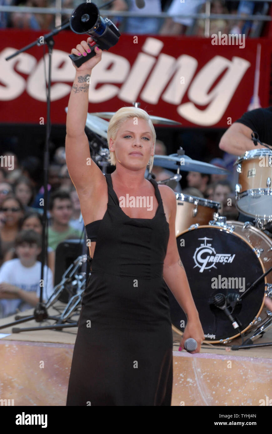 Rosa führt auf der CBS TV Nachmittag Sommer Konzertreihen in New York am 7. Juli 2006. (UPI Foto/D. Van) Stockfoto