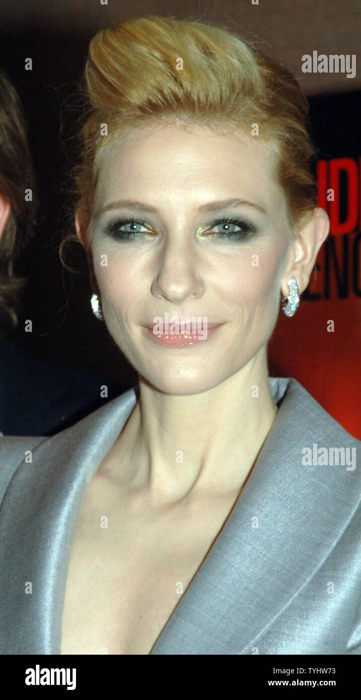 Schauspielerin Cate Blanchett kommt für die New York Premiere ihres neuen Films "Notizen auf einem Skandal" am 18. Dezember 2006. (UPI Foto/Ezio Petersen) Stockfoto