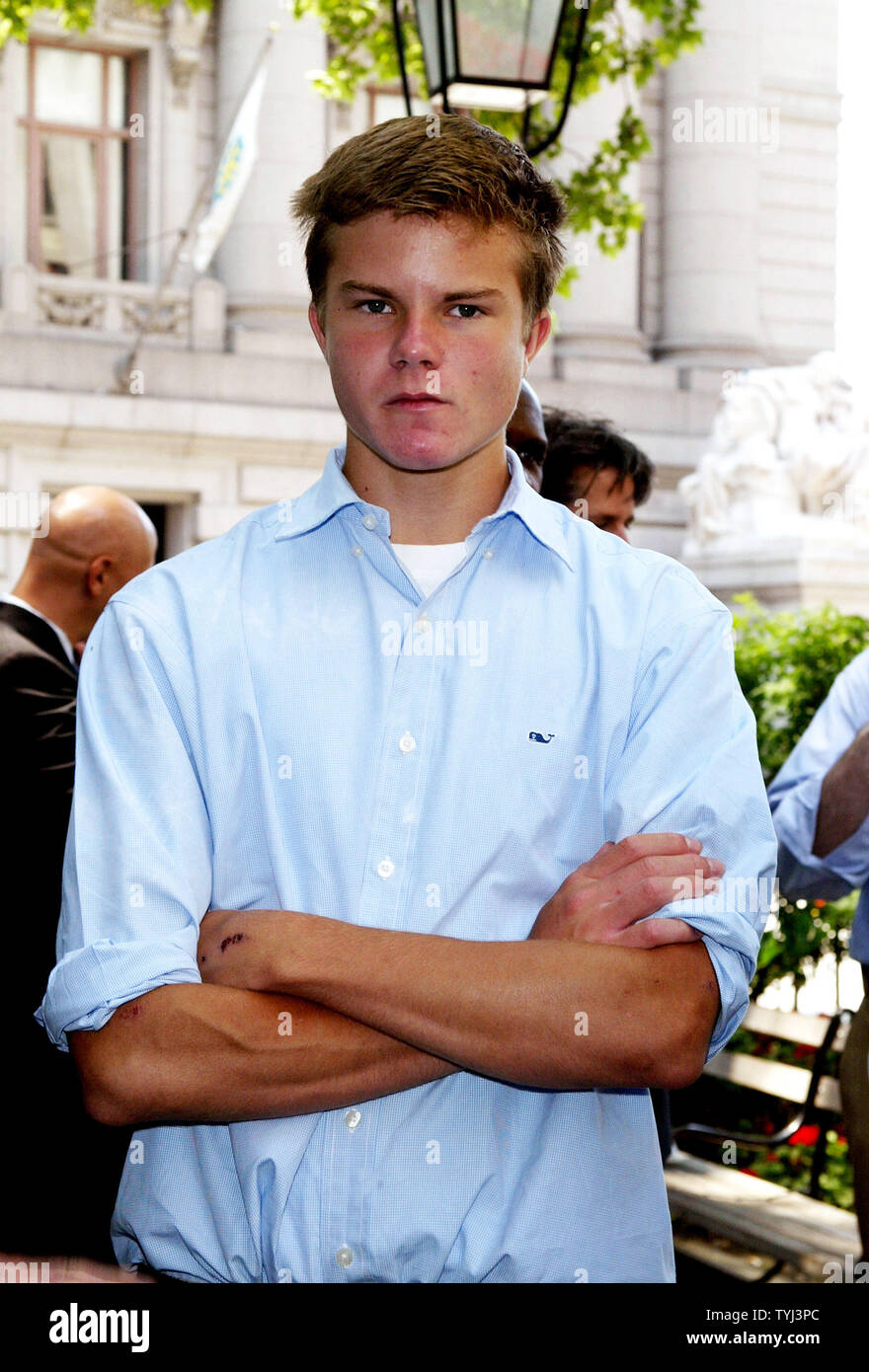 Cody Gifford kommt für die Pressekonferenz über die Partnerschaft zwischen der Pro Football Hall of Fame und das National Sports Museum in Bowling Green Park in New York, die am 19. Juni 2007. (UPI Foto/Laura Cavanaugh) Stockfoto