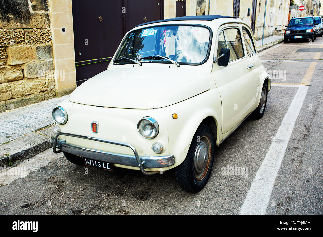 Der alte FIAT 500 in Süditalien, Brindisi Stockfoto