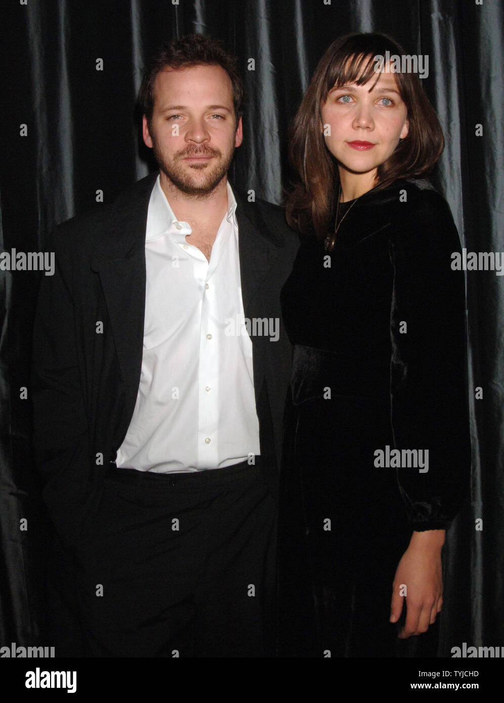 Schauspielerin Maggie Gyllenhaal und Schauspieler/Freund Peter Saarsgard besucht die 2007 New York Film Critics Circle Awards bei Spotlight Live in New York am 6. Januar 2008 statt. (UPI Foto/Ezio Petersen) Stockfoto