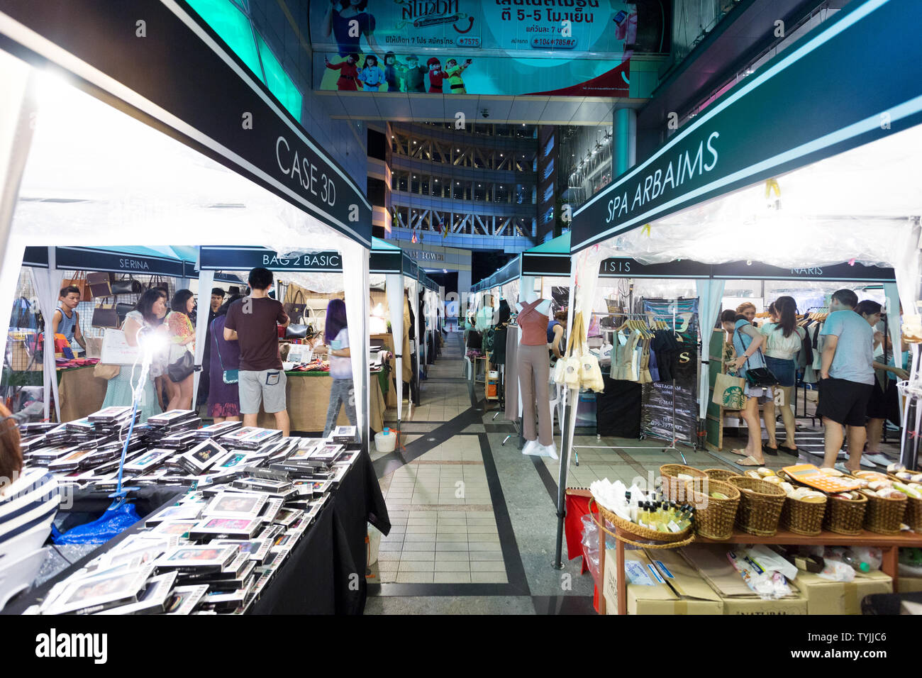Bangkok Video - Oktober 2,2014: Touristische gehen Sie shoppen in flea Mar Stockfoto