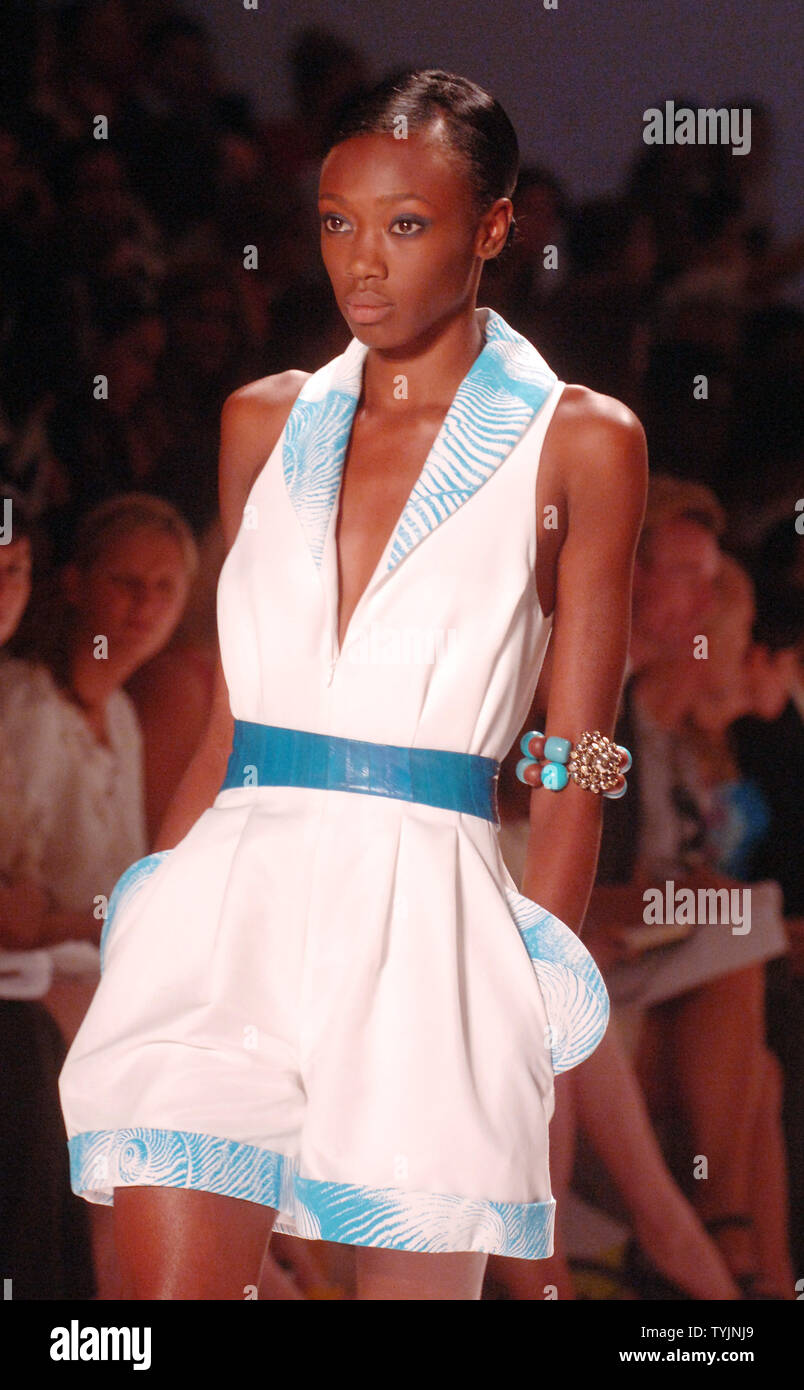 Modelle designer Rubin Sänger Frühjahr Kollektion 2009 bei der Mercedes Benz Fashion Week im Bryant Park enthüllen auf September 5,2008. (UPI Foto/Ezio Petersen) Stockfoto