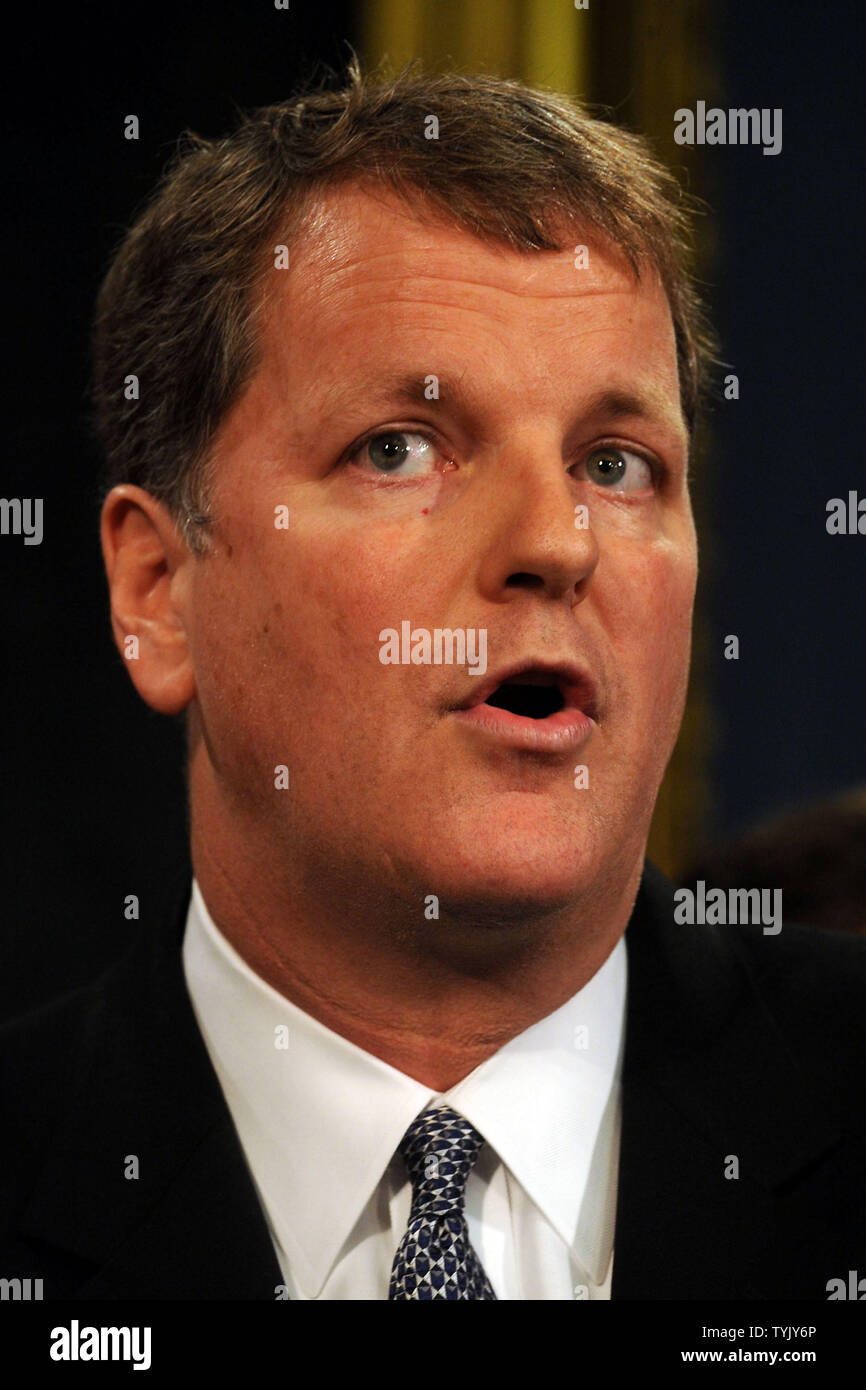 US AirWays CEO Doug Parker im Rathaus Adressen die Masse an Zeremonien zu Ehren Ersthelfer, die sich in Speichern 155 Passagiere an Bord US AirWays Autobus, die im New Yorker Hudson River am 15. Januar 2009 landete abgestürzt unterstützt. (UPI Foto/D Van) Stockfoto