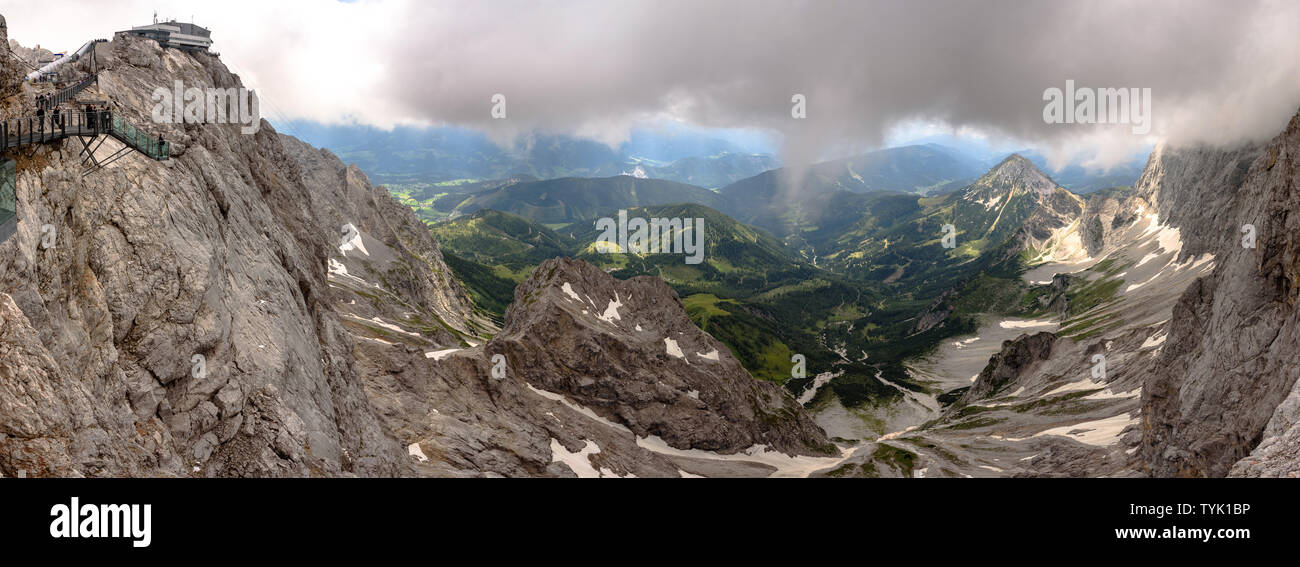 Die Treppe in das Nichts am Dachstein in den österreichischen Alpen Stockfoto