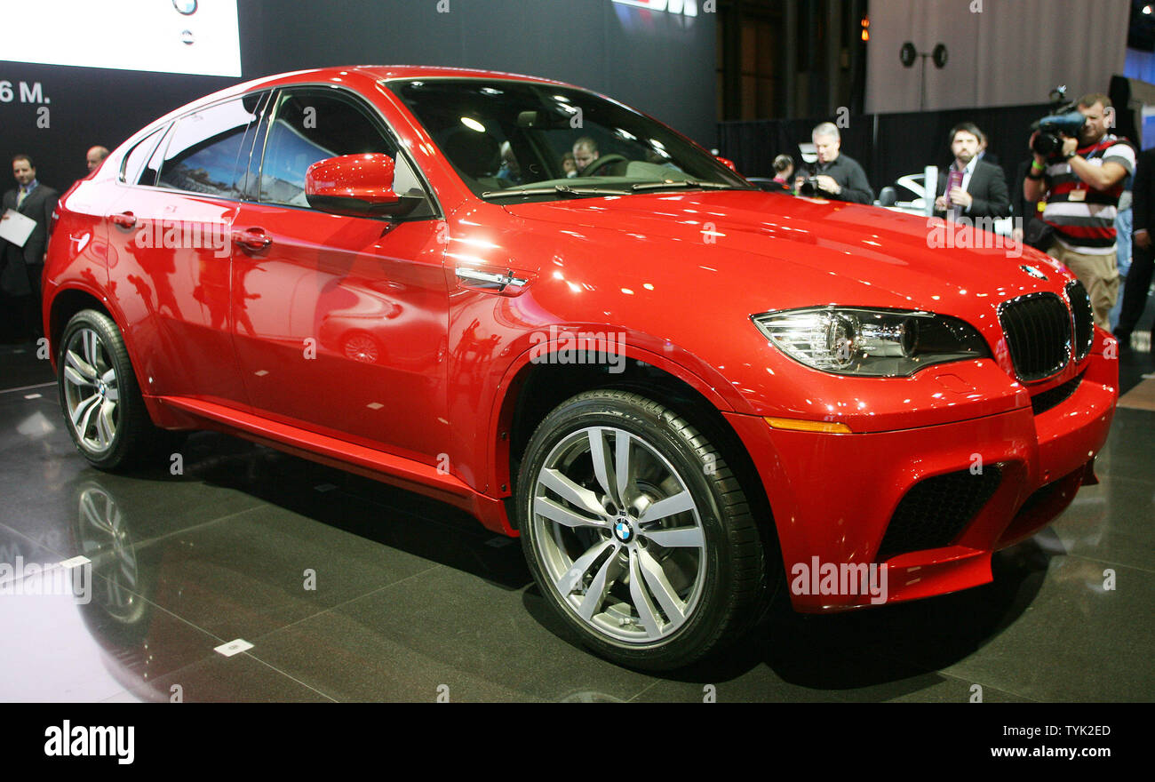 BMW stellt neue X6 M Modell während der New York International Auto Show" im Jacob Javits Convention Center am 8. April 2009 in New York City. Trotz des Abschwungs in der Wirtschaft Autohersteller versuchen, optimistisch, wie Sie Ihre neuen Produkte während der Woche enthüllen - lange zeigen zu halten. (UPI Foto/Monika Graff) Stockfoto