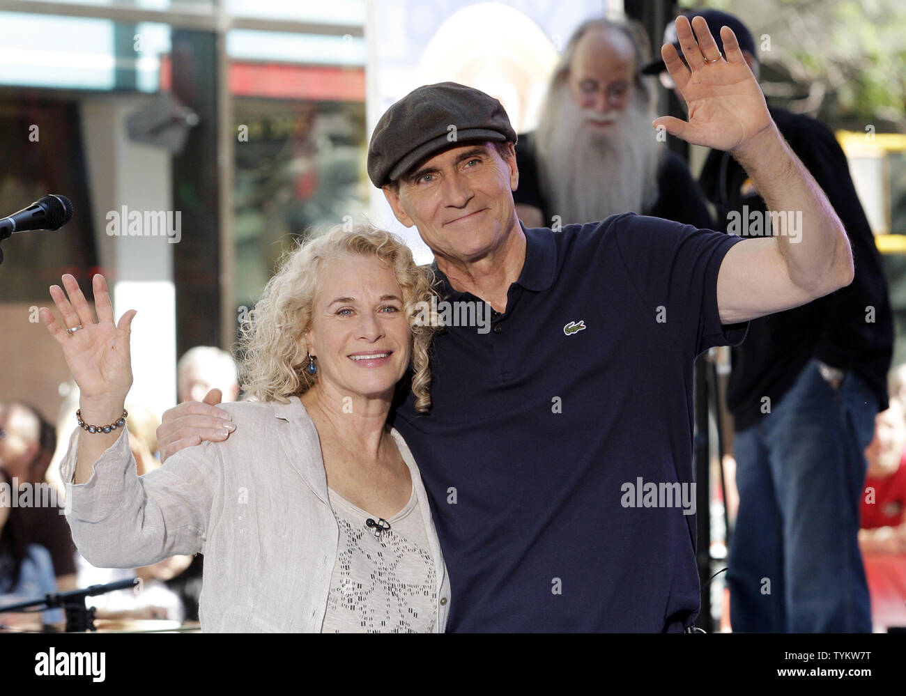 James Taylor und Carole King auf der NBC Today Show am Rockefeller Center in New York City am 18. Juni 2010 durchzuführen. UPI/John angelillo Stockfoto