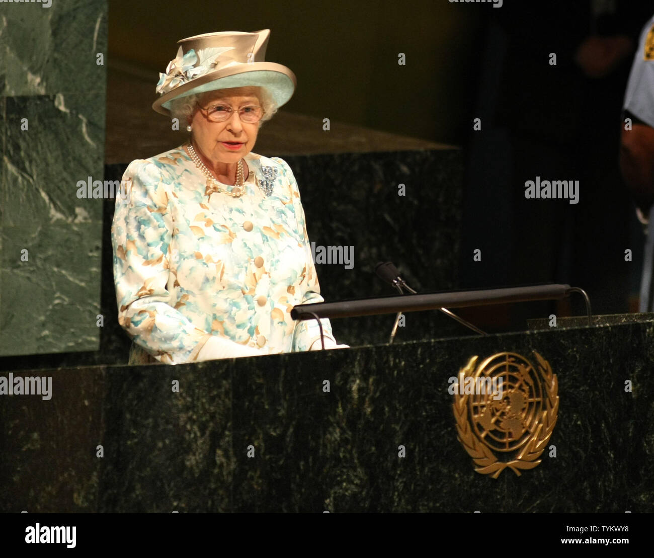 Königin Elisabeth II., 84, von Großbritannien, Adressen der Generalversammlung der Vereinten Nationen am 6. Juli 2010 in New York. Die rede Marken ihrem zweiten Auftritt überhaupt an die Vereinten Nationen, von denen der erste Platz im Jahr 1957, als sie einen kurzen Besuch in der Stadt. UPI Foto/Monika Graff.. Stockfoto