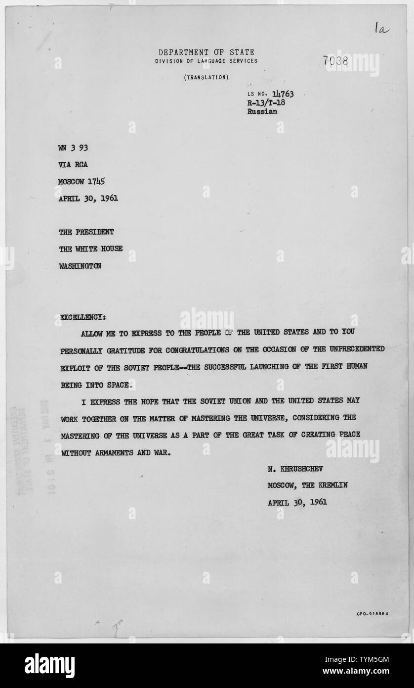 Telegramm, Chruschtschow, Kennedy Re: Juri Gagarin am 30. April 1961; Umfang und Inhalt: Abteilung der Staatlichen Übersetzung von Telegramm von Nikita Chruschtschow an Präsident Kennedy und danke ihm für die herzlichen Glückwunsch zum erfolgreichen Flug von Juri Gagarin, und brachte seine Hoffnung zum Ausdruck, die USA und UDSSR zusammen in der Beherrschung des Universums arbeiten können. April 30, 1961 Stockfoto