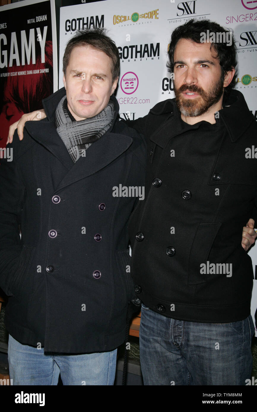 Sam Rockwell und Chris Messina kommen für die 'Monogamy" Premiere auf der IFC Center in New York am 7. März 2011. UPI/Laura Cavanaugh Stockfoto