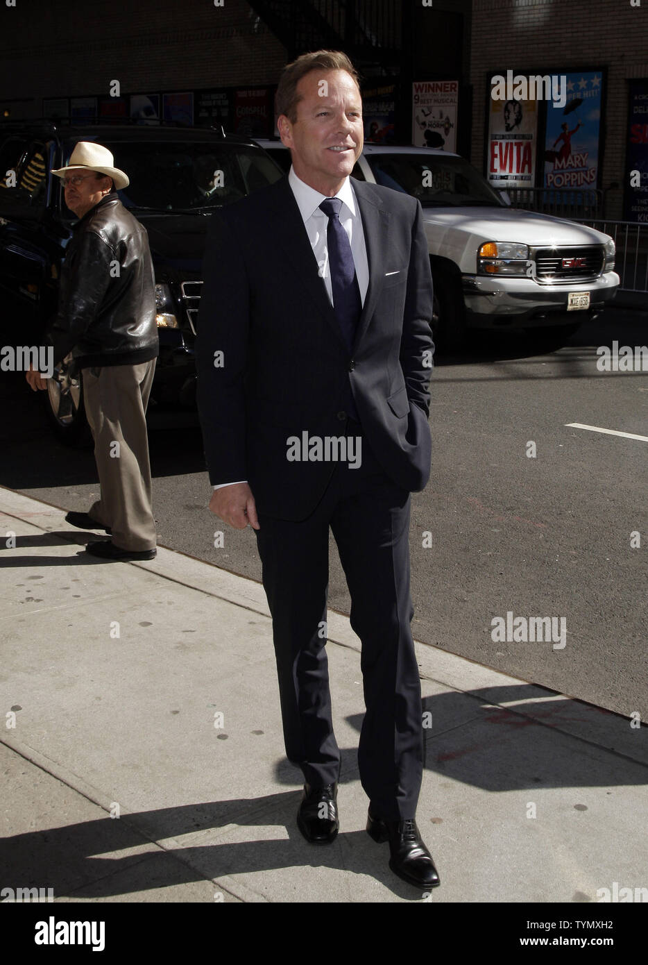 Kiefer Sutherland geht in der David Letterman Show im Ed Sullivan Theater in New York City am 2. April 2012. UPI/John angelillo Stockfoto