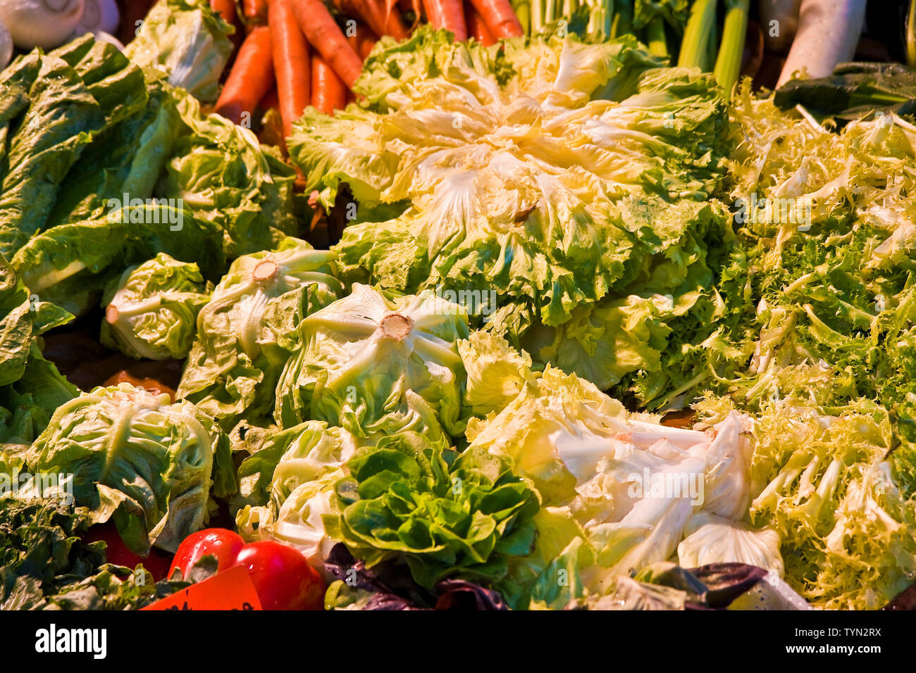 Frisches Gemüse im italienischen Markt. Stockfoto