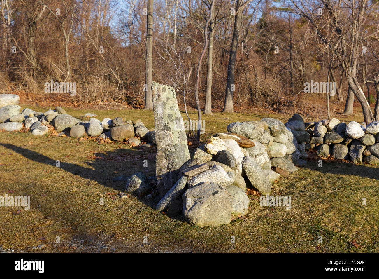 Steinmauer im Odiorne Point State Park in Rye, New Hampshire USA während der Frühlingsmonate Stockfoto