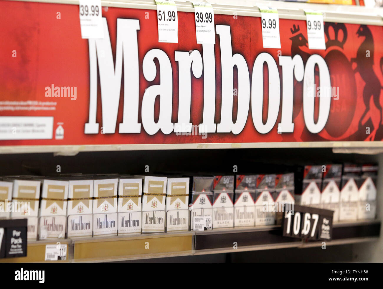 Zigaretten Kaufen Stockfotos und -bilder Kaufen - Alamy