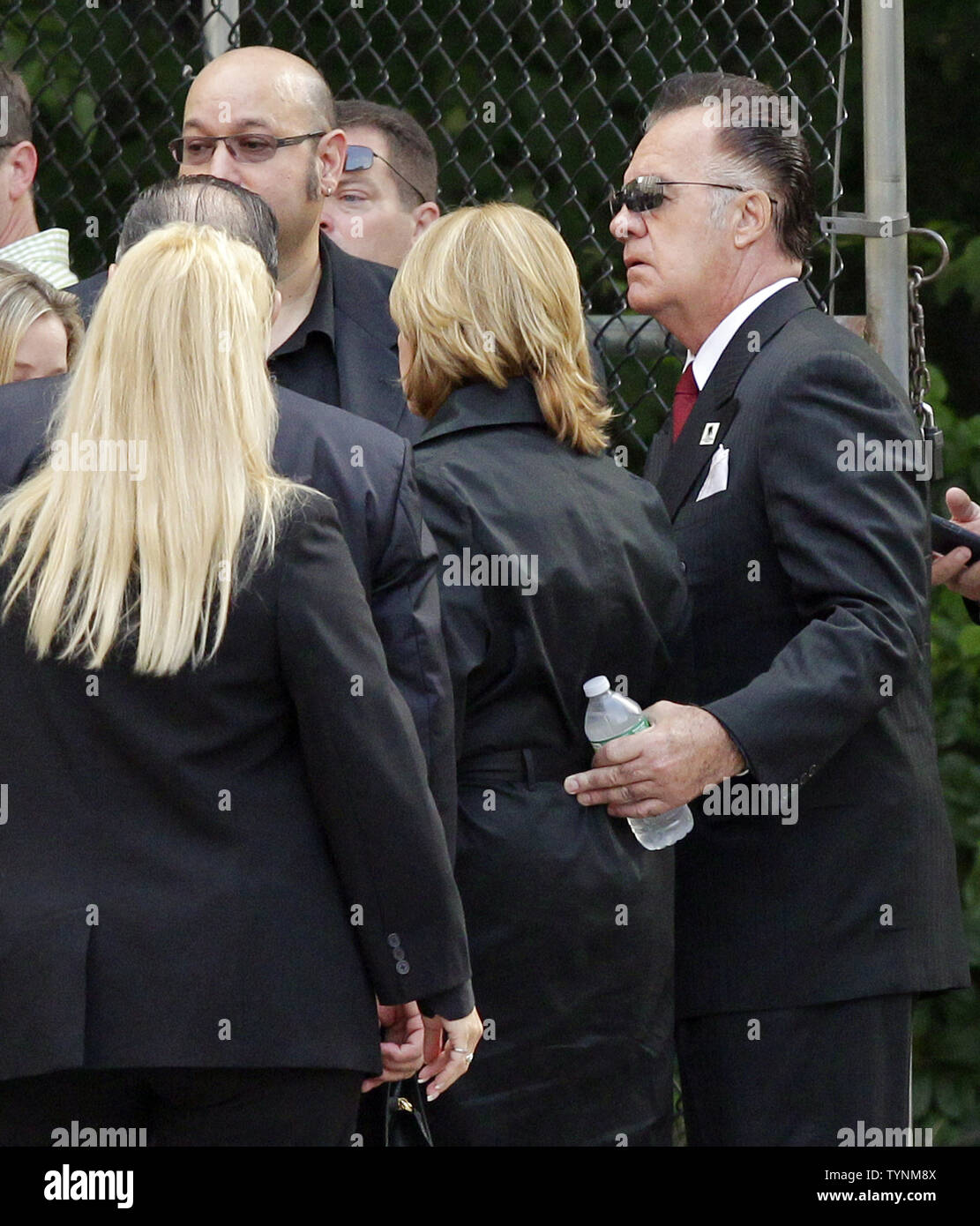 Tony Sirco kommt an das Begräbnis für Schauspieler James Gandolfini in der Kathedrale von Saint John die Devine in New York City am 27. Juni 2013. Gandolfini stieg auf Ruhm als Gangsterboss Tony Soprano an der HBO-Serie "Die Sopranos". UPI/John angelillo Stockfoto