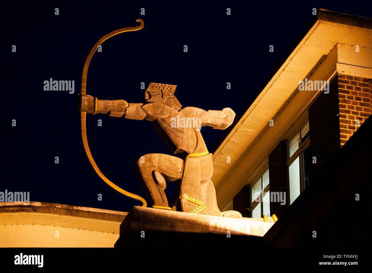 Der Bogenschütze Skulptur, die Arbeit des Bildhauers Eric Aumonier, East Finchley, London, UK Stockfoto