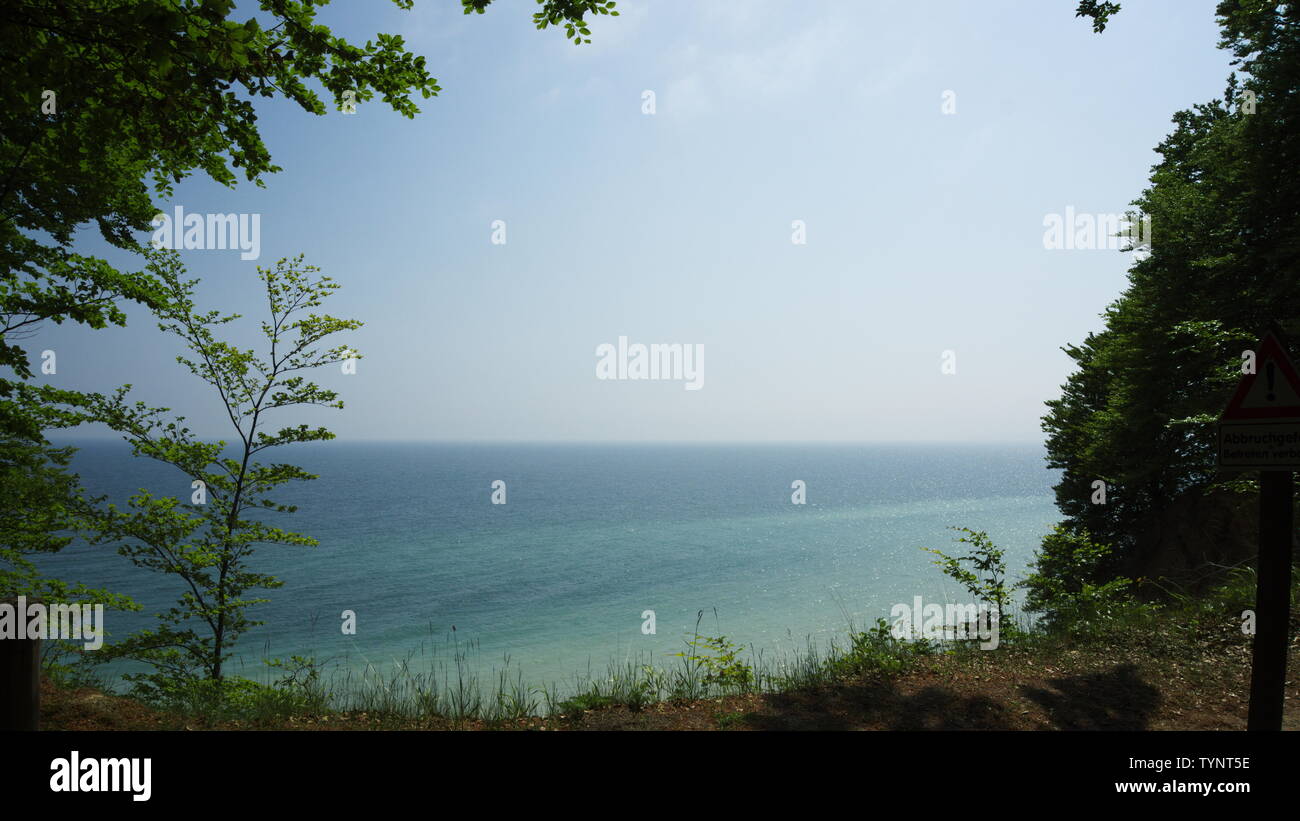 Blick von der Steilküste aufs Meer zur Ostsee Stockfoto