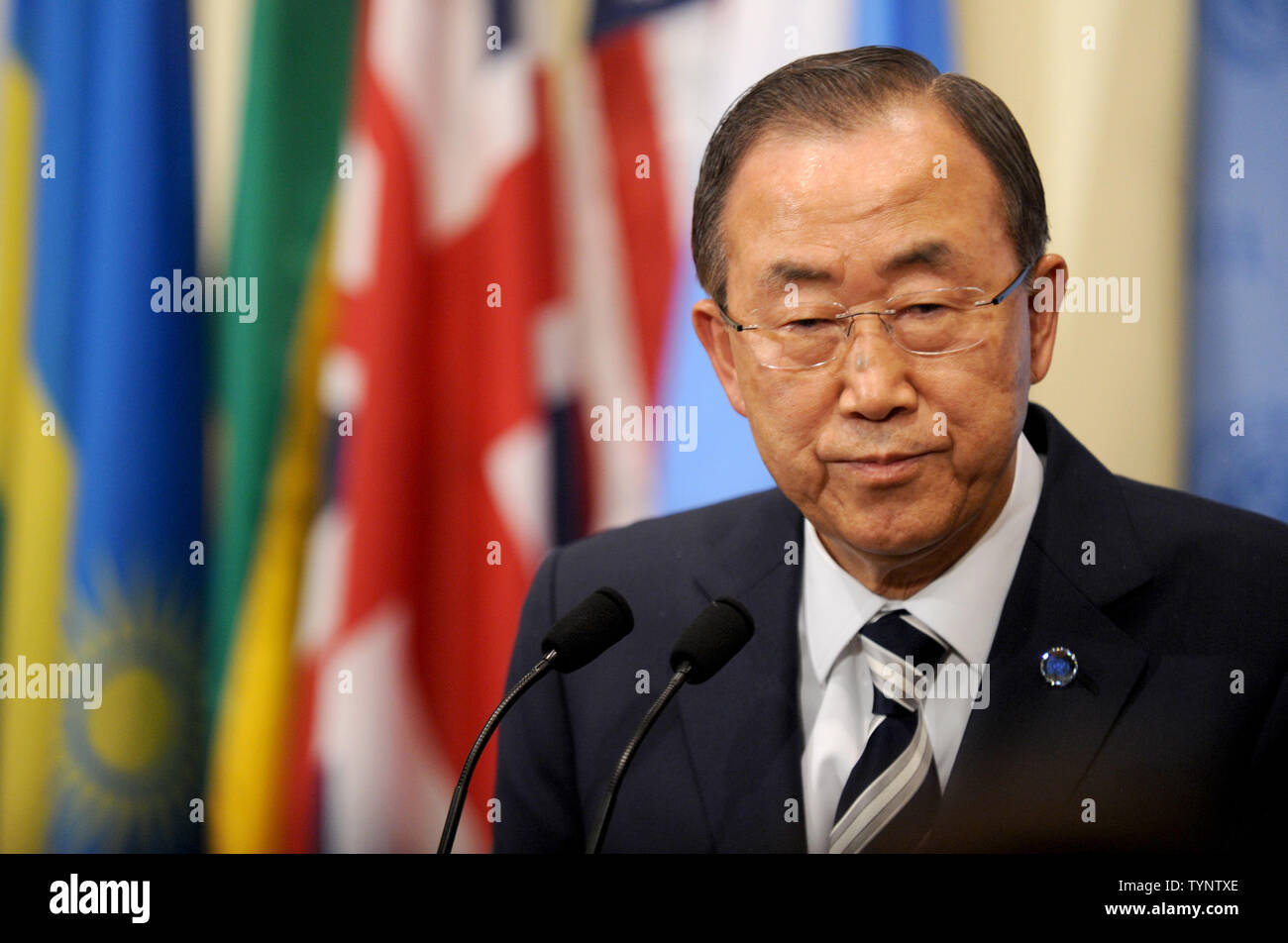 Un-Generalsekretär Ban Ki-moon spricht mit Reportern am Sitz der ...