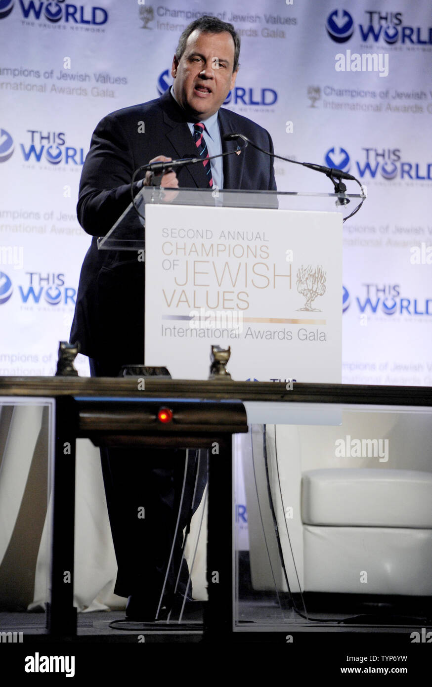 Keynote speaker New-Jersey Gouverneur Chris Christie spricht auf der zweiten jährlichen Meister der Jüdischen Werte Awards Gala in New York City am 18. Mai 2014. UPI/Dennis Van Tine Stockfoto