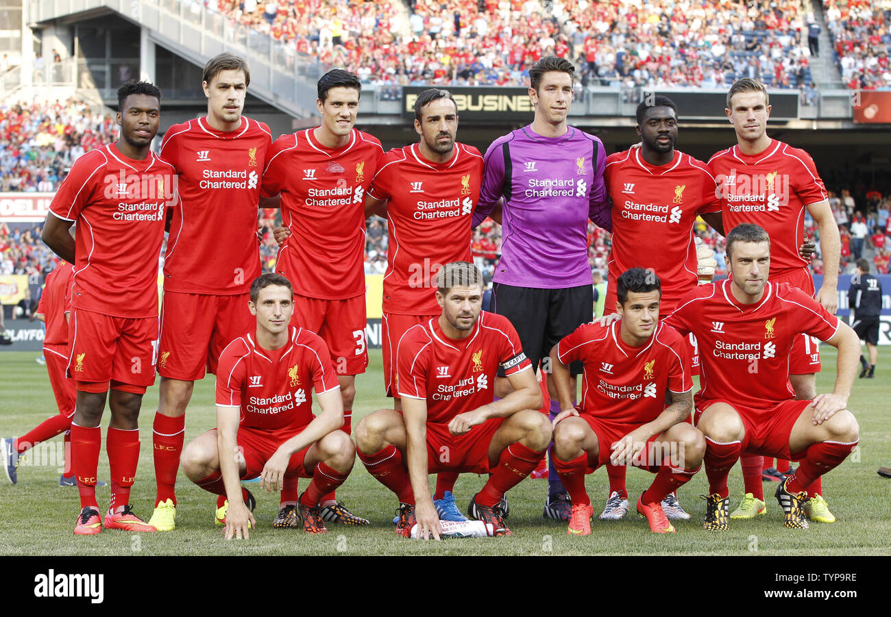 Liverpool FC nimmt ein Foto des Teams vor dem Spiel gegen Manchester City an der Guinness internationalen Champions Cup im Yankee Stadium in New York City am 30. Juli 2014. Die Guinness internationalen Champions Cup ist ein einzigartiges Turnier mit acht der besten und bekanntesten Fußball-Clubs der Welt einschließlich Real Madrid CF, Manchester United, Manchester City, Liverpool FC, als Roma, Inter Mailand, AC Mailand und Olympiakos Piräus. Das Endergebnis war Manchester City 2 Liverpool 2 und Liverpool gewann 3-1 auf Strafen. UPI/John angelillo Stockfoto