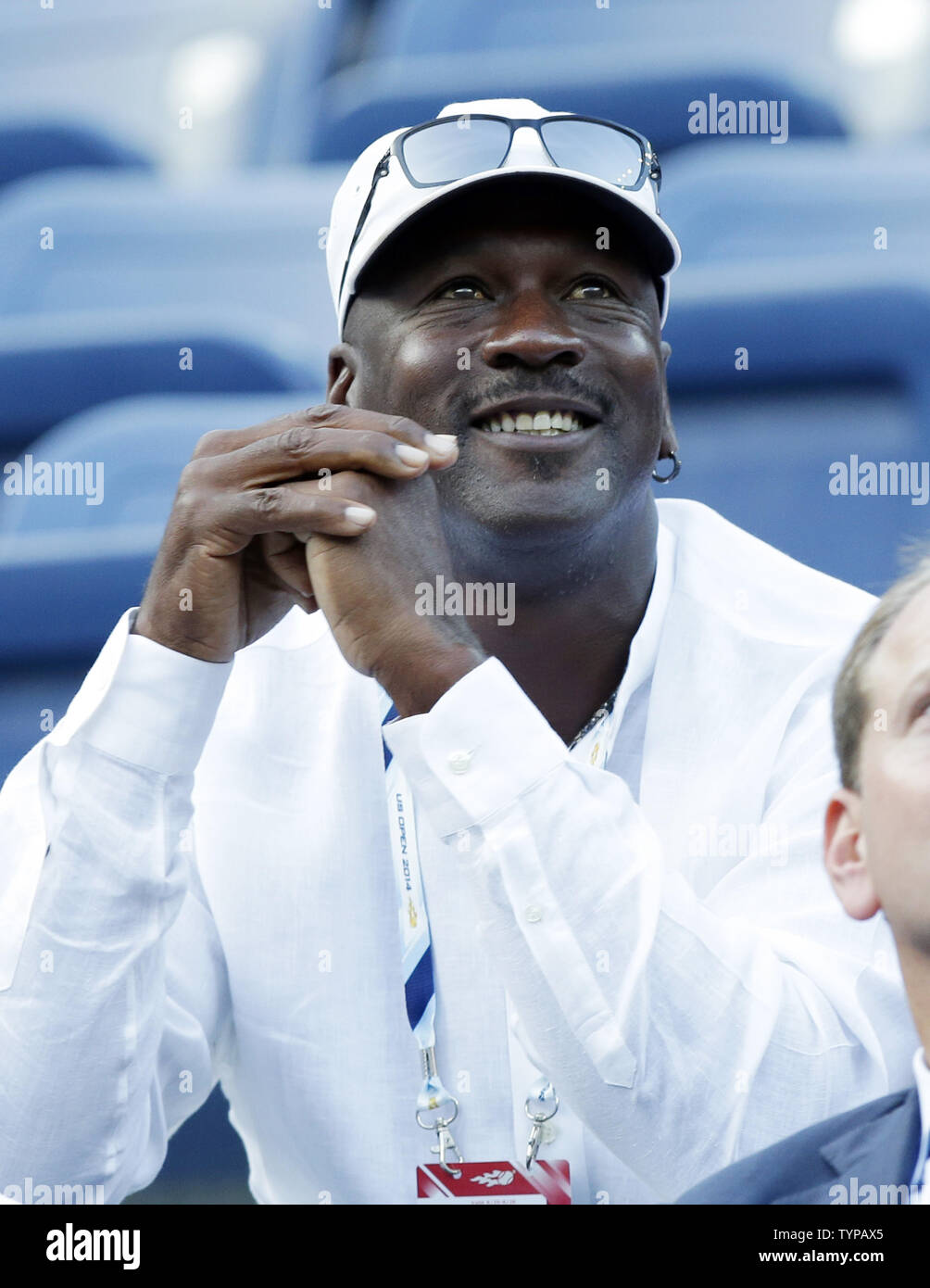 Michael Jordan Uhren Marinko Matosevic von Australien spielen Roger Federer von der Schweiz an den US Open Tennis Championships am USTA Billie Jean King National Tennis Center in New York City am 26. August 2014. UPI/John angelillo Stockfoto