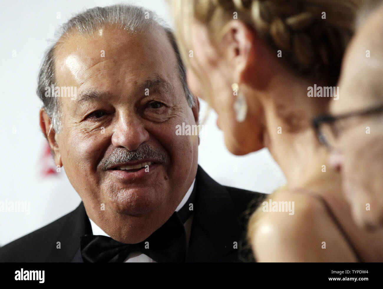 Carlos Slim kommt auf dem roten Teppich an der Brüder Grundlage Gala zu Ehren Robert De Niro und Carlos Slim im Waldorf Astoria in New York City am 7. Oktober 2014. UPI/John angelillo Stockfoto