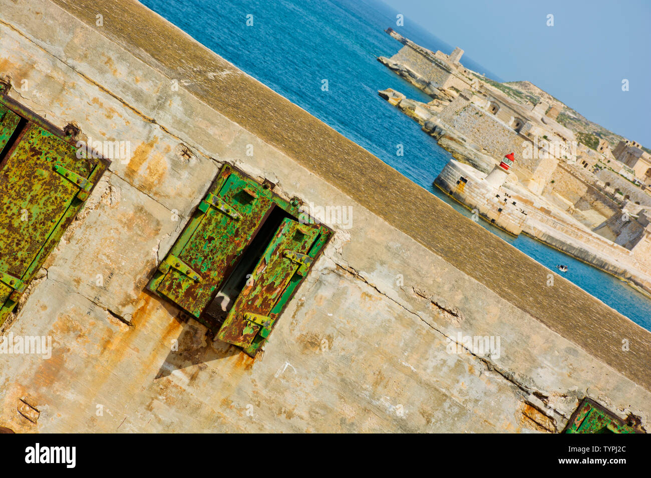 Panorama Blick von Fort St. Elmo Halbinsel Festung in Valletta auf den Grand Harbour und Meer Stockfoto