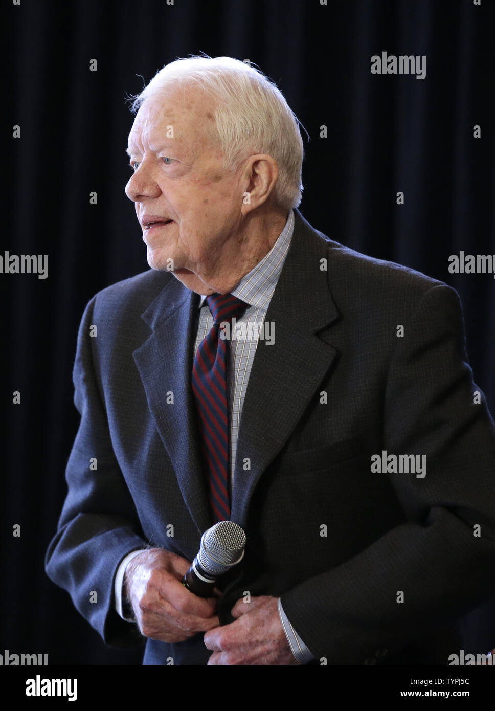 Der ehemalige Präsident der Vereinigten Staaten und Mitbegründer des Carter Center, Jimmy Carter, spricht auf der Vorschau der Countdown auf Null: Besiegten Krankheit, eine neue Ausstellung über wissenschaftliche und gesellschaftliche Innovationen, die Befreiung der Welt von alten Bedrängnisse in New York City am 12. Januar 2015. Die Ausstellung wird im Amerikanischen Museum für Naturgeschichte öffnen am 13 Januar, 2015 Foto von John angelillo/UPI Stockfoto