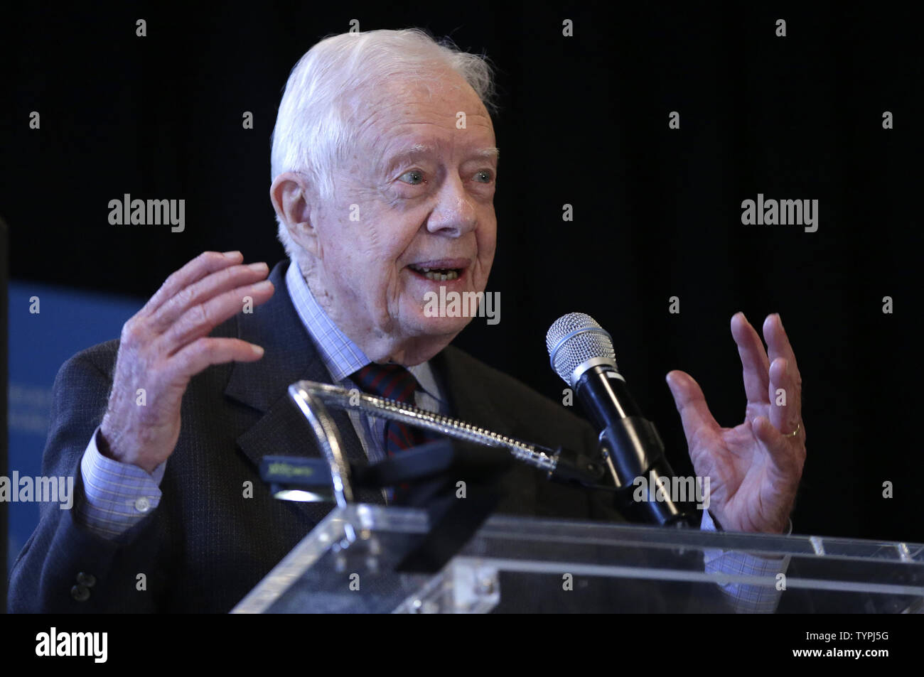 Der ehemalige Präsident der Vereinigten Staaten und Mitbegründer des Carter Center, Jimmy Carter, spricht auf der Vorschau der Countdown auf Null: Besiegten Krankheit, eine neue Ausstellung über wissenschaftliche und gesellschaftliche Innovationen, die Befreiung der Welt von alten Bedrängnisse in New York City am 12. Januar 2015. Die Ausstellung wird im Amerikanischen Museum für Naturgeschichte öffnen am 13 Januar, 2015 Foto von John angelillo/UPI Stockfoto