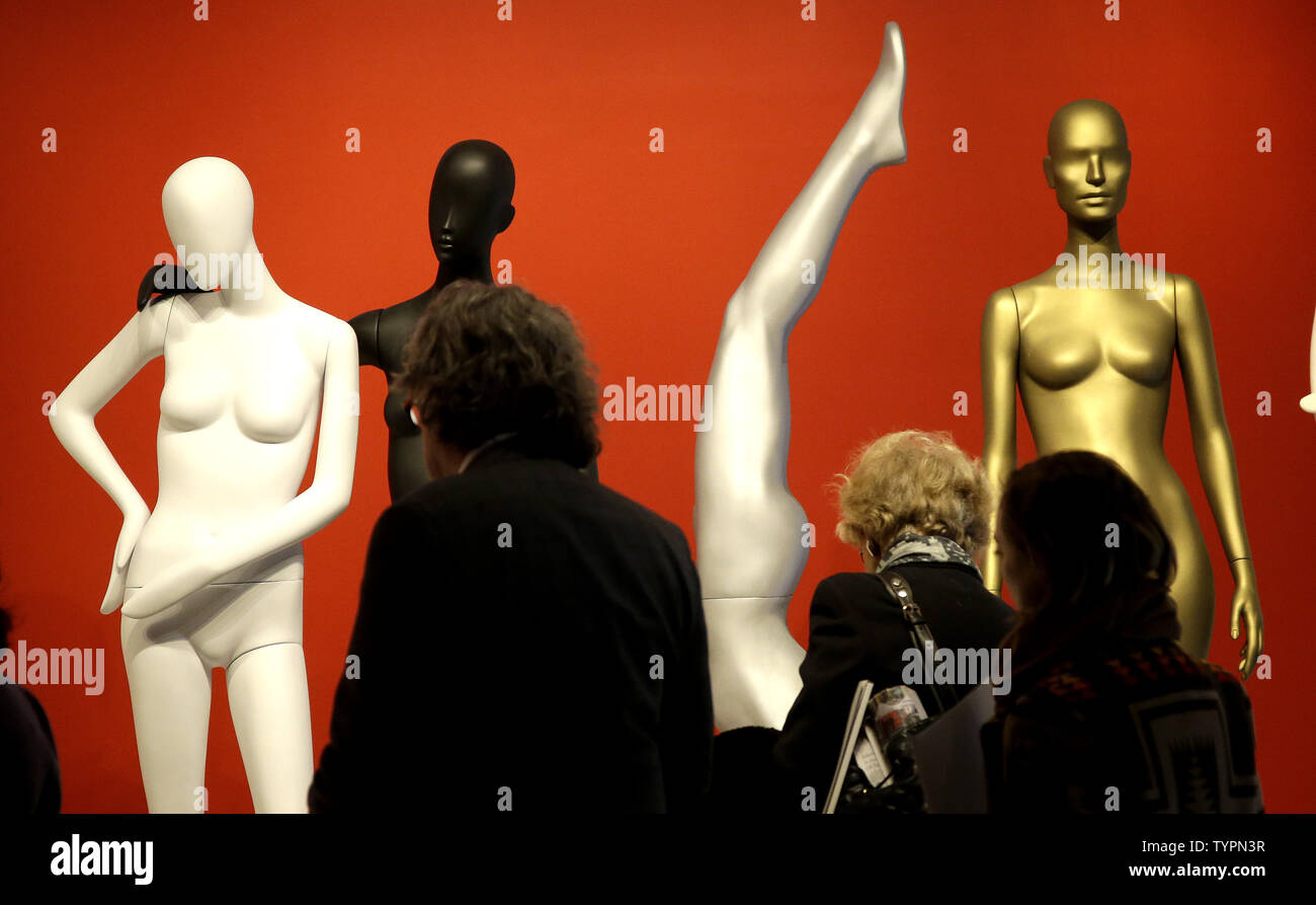 Mannequin's sind auf Anzeige an der Presse Vorschau von Ralph Pucci: Die Kunst der Schaufensterpuppe im Museum für Kunst und Design in New York City am 30. März 2015. Ralph Pucci: Die Kunst der Puppe wird das erste Museum Ausstellung, die Arbeiten der renommierten New York zu erkunden - Designer Ralph Pucci, der weithin für seine innovativen Ansatz in der bekannten Form der Puppe angesehen wird. Foto von John angelillo/UPI Stockfoto