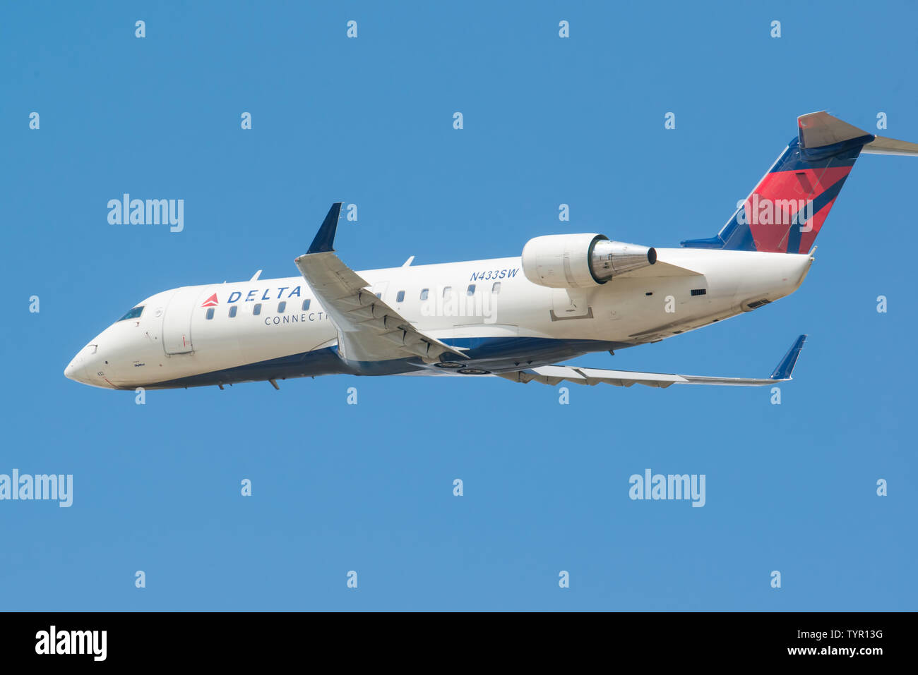 MINNEAPOLIS, Minnesota/USA - 25. JUNI 2019: Nahaufnahme von Flugzeug Flugzeug Abflüge weg von der MSP-Minneapolis/St. Paul Airport Stockfoto