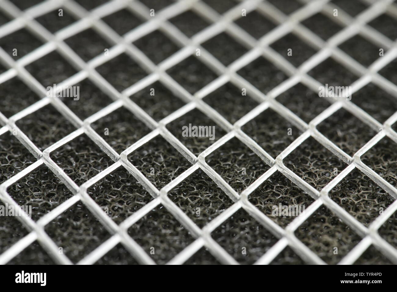 Luftfilter reinigen, mit Raster in der Perspektive Stockfotografie - Alamy