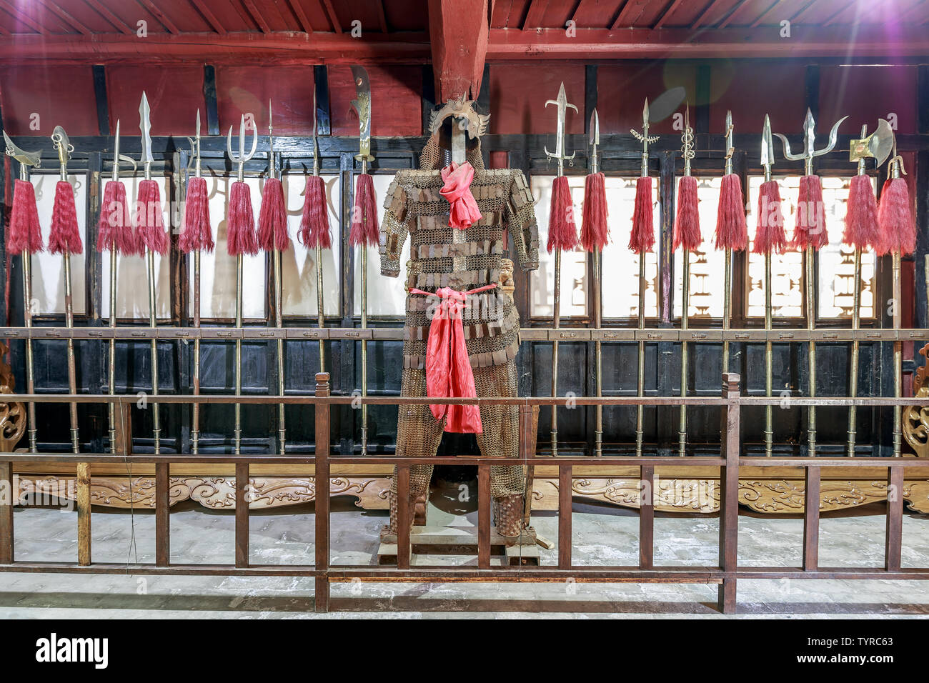 Alte kalte Waffen und Rüstungen der Museum der Ersten Sicherheitsbüro der Norden Chinas in die alte Stadt von Pingyao, Shanxi Provinz Stockfoto